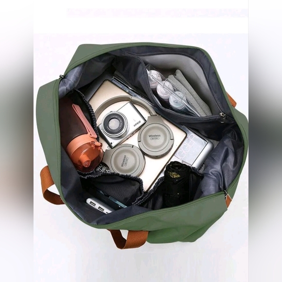 NEW Green Duffle Bag - Picture 3 of 13